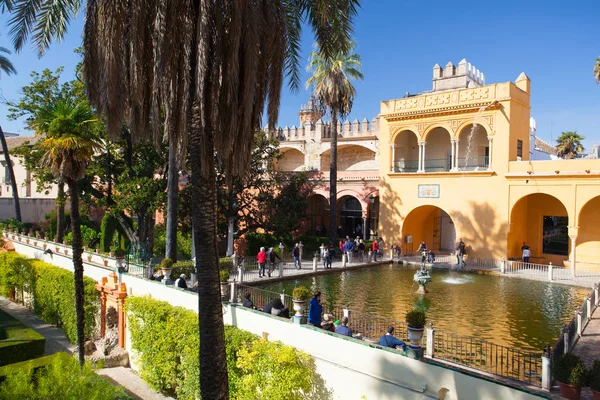 Real Jardines del Alcázar en Sevilla . — Foto de Stock