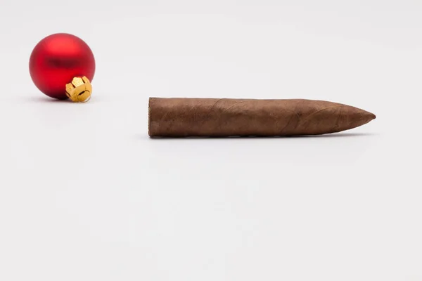 Luxo tabaco cubano uma decoração de Natal — Fotografia de Stock