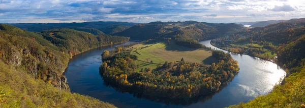 Famosa vista sobre el río Moldava, República Checa —  Fotos de Stock