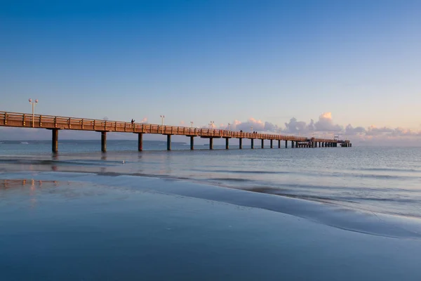 Kvällen på piren i Binz, Tyskland — Stockfoto