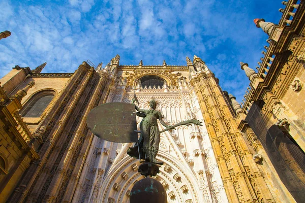 Cathédrale de Séville au coucher du soleil. Espagne . — Photo