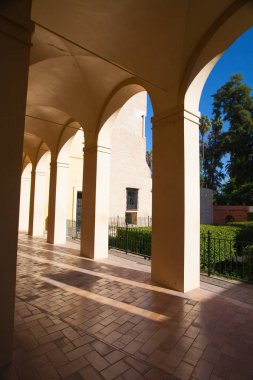 Alcazar Seville, bakireler avlusu.