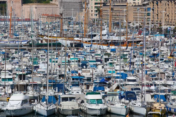 Vieux port plein de bateaux et yachts, Marseille . — Photo