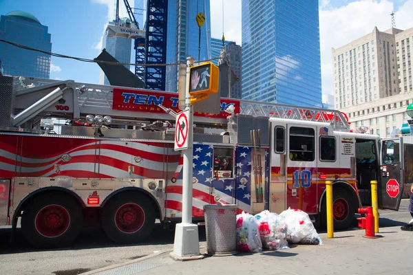 Типичная американская пожарная машина на Манхэттене рядом с Ground Zero , — стоковое фото