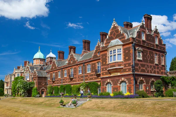 Sandringham House is a country house on 20,000 acres of land. — Stock Photo, Image