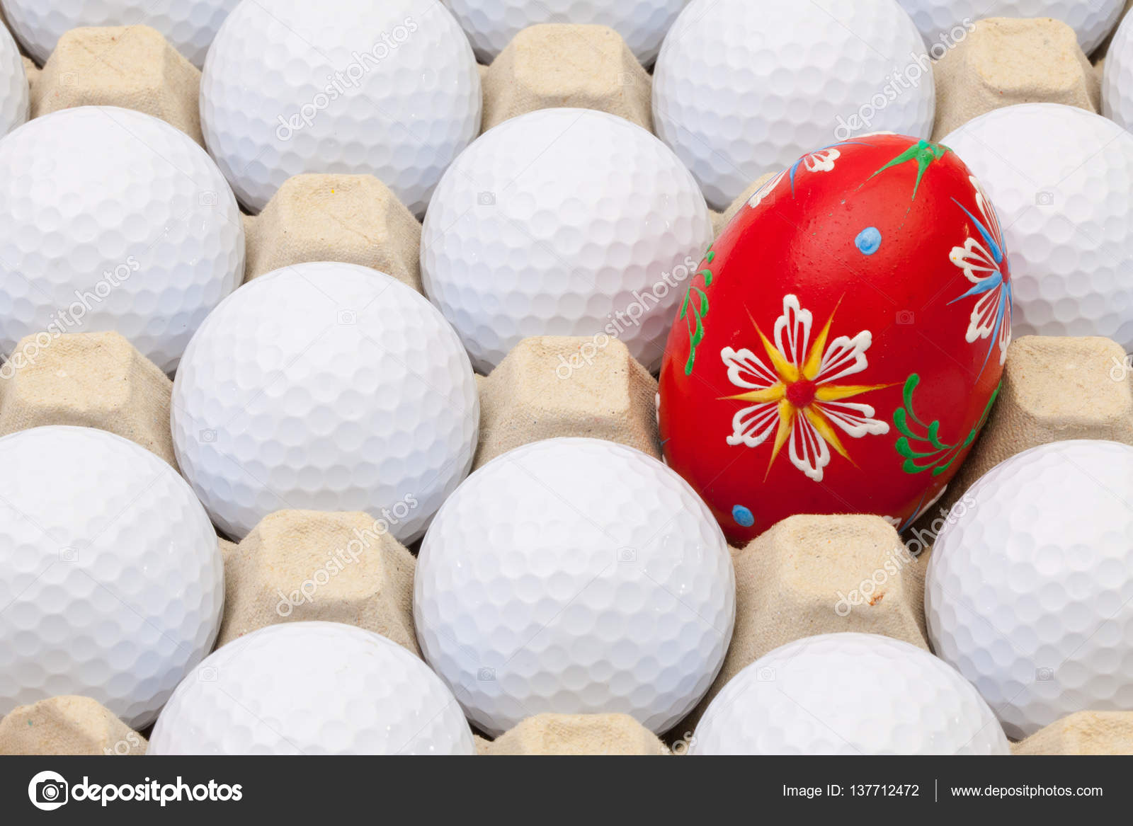 Golf balls in the box for eggs and Easter decoration — Stock Photo