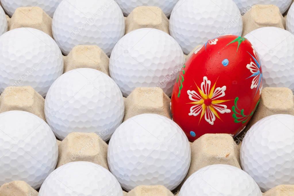 Golf balls in the box for eggs and Easter decoration — Stock Photo