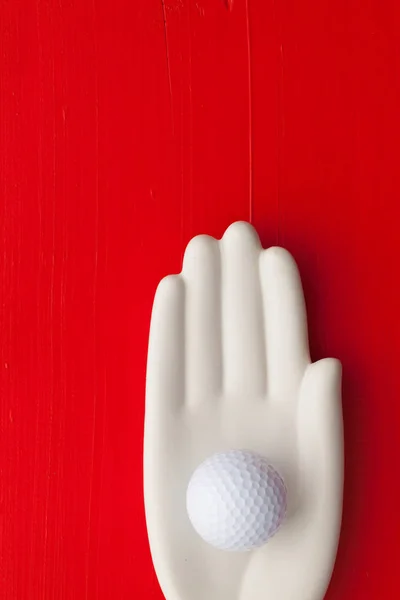Detalle de mano artificial con equipos de golf — Foto de Stock