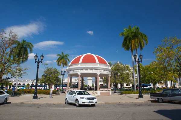 Parque José Martí, la plaza principal de Cienfuegos, Cuba . —  Fotos de Stock