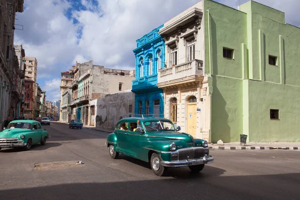 Bâtiments en décomposition et rénovés en Vieille Havane, Cuba — Photo