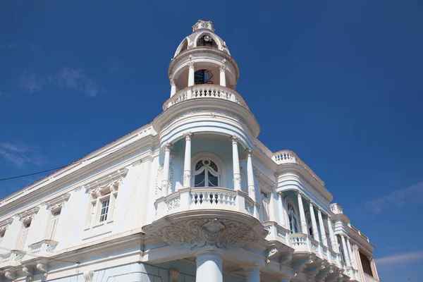 Ferrer palác v parku Jose Marti Cienfuegos, Kuba. — Stock fotografie