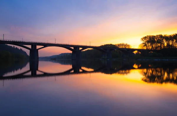Ponte Branik ao nascer do sol. Praga, República Checa — Fotografia de Stock