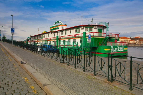 De Admiral Botel op de Moldau in Praag. — Stockfoto