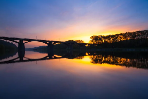 Branik Brücke bei Sonnenaufgang. Prag, Tschechische Republik — Stockfoto