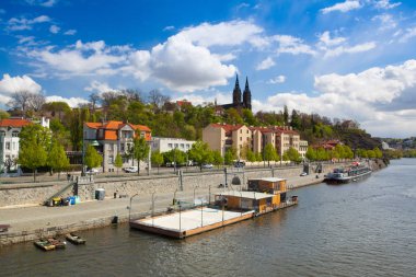 Vysehrad Kalesi'nin güneşli gün. Prague, Çek Cumhuriyeti
