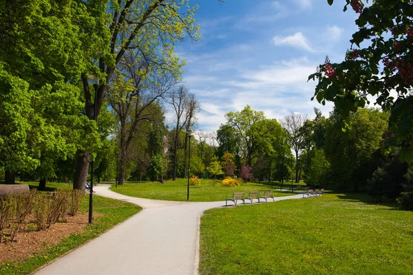 Parco pubblico a Olomouc, Repubblica Ceca — Foto Stock