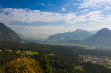 Mountain view üstten - Alpbach valley, Avusturya