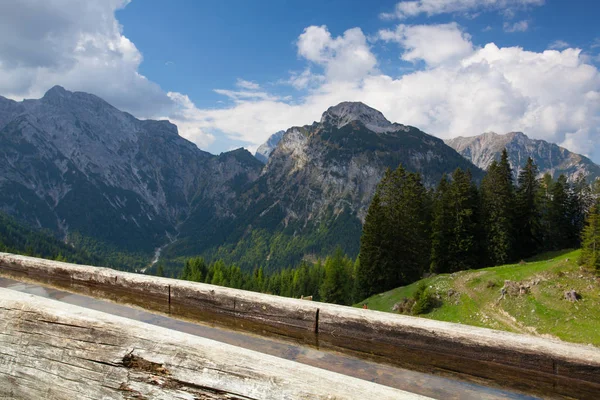 Rural scenery with wooden water well.Achensee Lake area, Austria — Stock Photo, Image