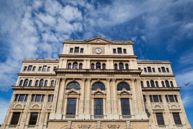 Lonja del Comercio binası Havana Vieja, Küba Plaza 'da.