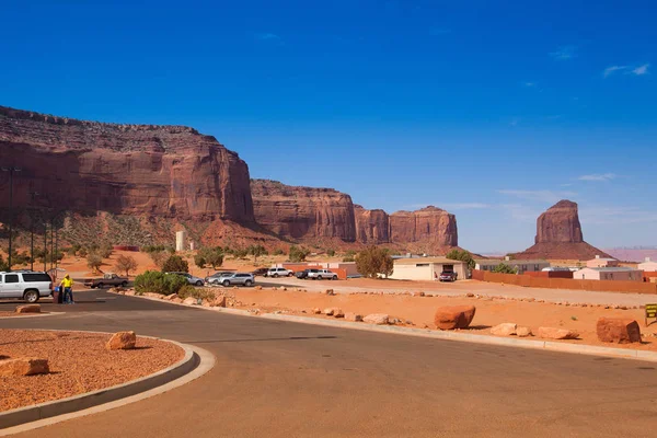 Parking place in  Navajo Park of Monument Valley, USA — Stock Photo, Image