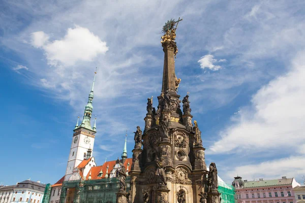 Câmara Municipal e Coluna da Santíssima Trindade, Olomouc, República Checa — Fotografia de Stock