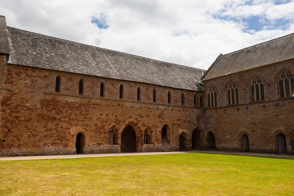 Cleeve Abtei ist ein mittelalterliches Kloster in der Nähe des Dorfes — Stockfoto