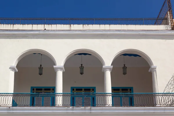 Antico edificio coloniale in Plaza Vieja, L'Avana, Cuba — Foto Stock