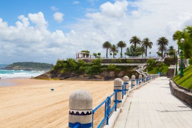 El Sardinero beach promenade, Santander, İspanya