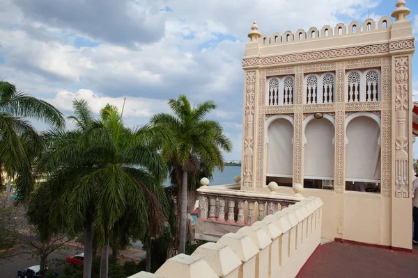 Mooi Palacio de Valle in Cienfuegos vlakbij Jagua Hotel, Cuba — Stockfoto