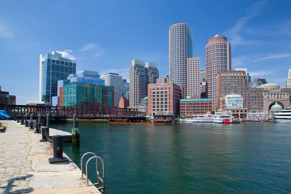 Skyline de Boston y puente de la Avenida Norte . —  Fotos de Stock