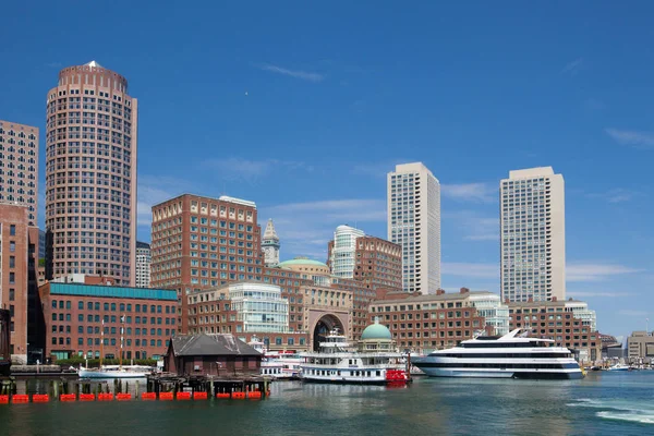 Boston skyline van zeehaven boulevard brug. — Stockfoto