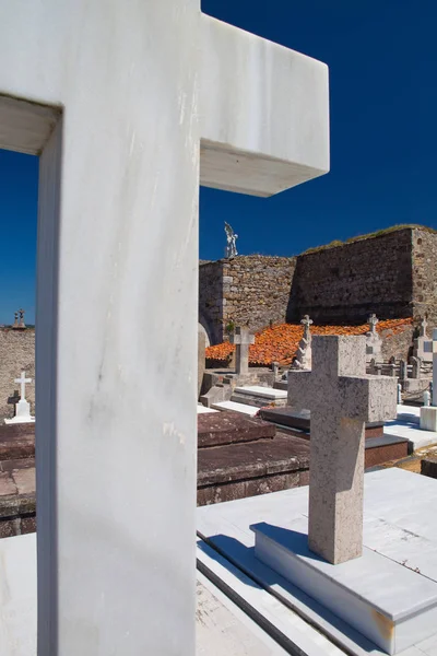 Старое кладбище в Комильясе, Испания — стоковое фото