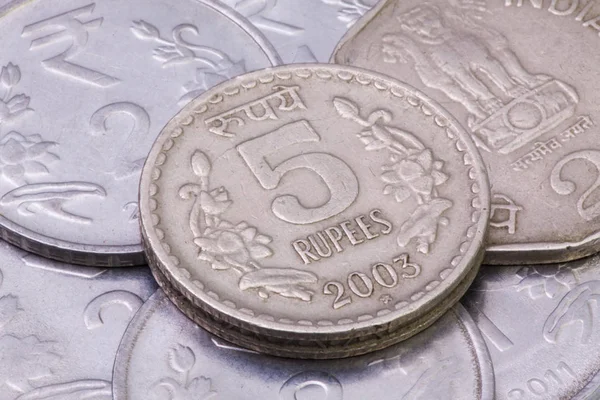 Деталь различных монет Индии Рупии — стоковое фото