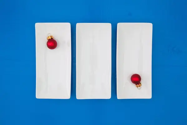 Decoración de Navidad y cuencos de cerámica para sushi — Foto de Stock