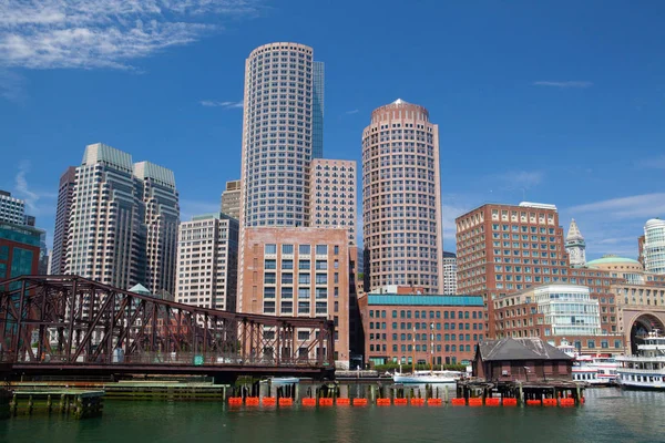 Boston skyline i Północnej Avenue Bridge. — Zdjęcie stockowe