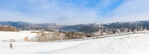 Slapy dam in Tsjechië. Winter panorama. — Stockfoto