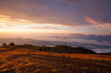 Sonbahar sahne kayak tatil beldesine Carnic Apls, Avusturya.