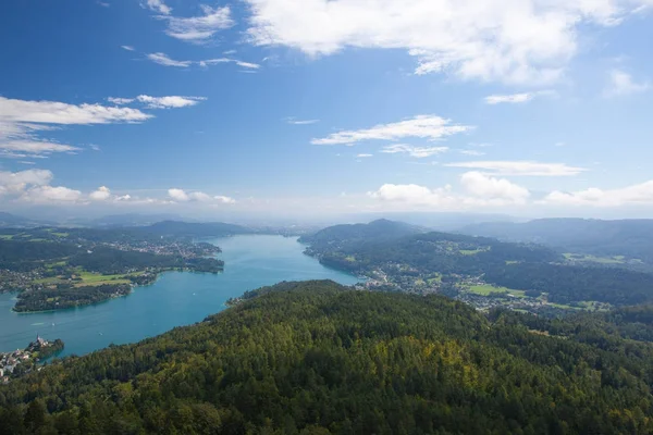 Pyramidenkogel, utsikt över sjön Wörthersee, Kärnten, Österrike — Stockfoto