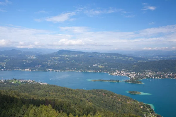 Pyramidenkogel, utsikt över sjön Wörthersee, Kärnten, Österrike — Stockfoto