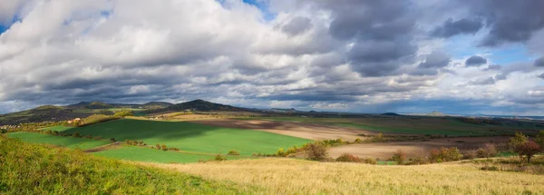 Podzimní krajina ve středohoří, Česká republika — Stock fotografie
