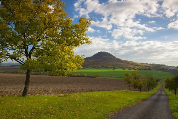 Oblik hill in Central Bohemian Highlands, República Checa — Fotografia de Stock