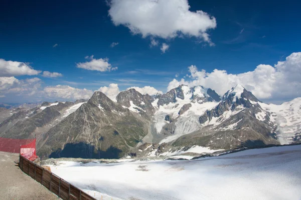 Vistas a la montaña desde Piz Corvatsch, Suiza — Foto de Stock