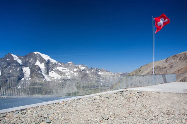 Visa från Diavolezza bergen och glaciärer — Stockfoto