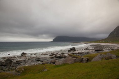 Dramatik sahne Uttakleiv sahilde, Norveç