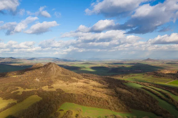 Vue depuis le sommet de la colline d'Oblik.République tchèque — Photo