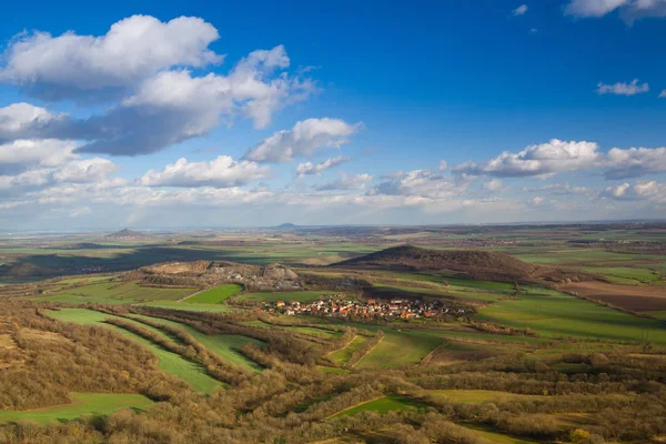 从 Oblik 山顶看。捷克共和国 — 图库照片