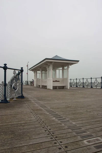 Swanage Pier in the mist, Dorset, Inglaterra . — Foto de Stock