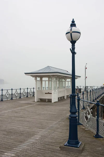 Swanage Pier in the mist, Dorset, England. — Stock Photo, Image