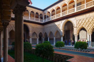 Gerçek Alcazar bahçeleri Seville.