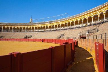 Boğa güreşi arenası, Sevilla, İspanya 'da toros meydanı.